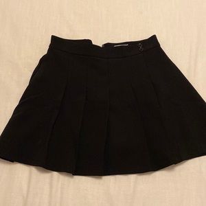 WeWoreWhat Black Mini skort, size 6
